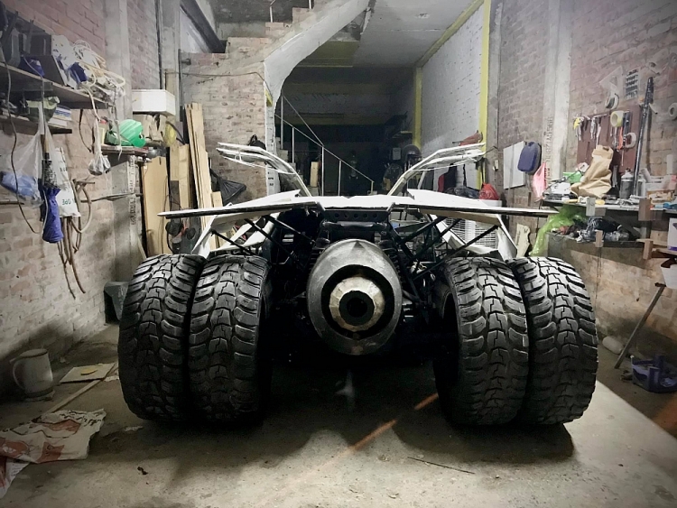 Sinh viên Hà Nội gây sốt với xe Batman tự chế 500 triệu đồng sinh vien ha noi gay sot voi xe batman tu che 500 trieu dong 4