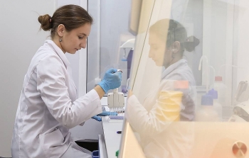 Vaccine COVID-19 của Nga chính thức "đổ bộ" châu Âu, Hungary là nước tiêm đầu tiên