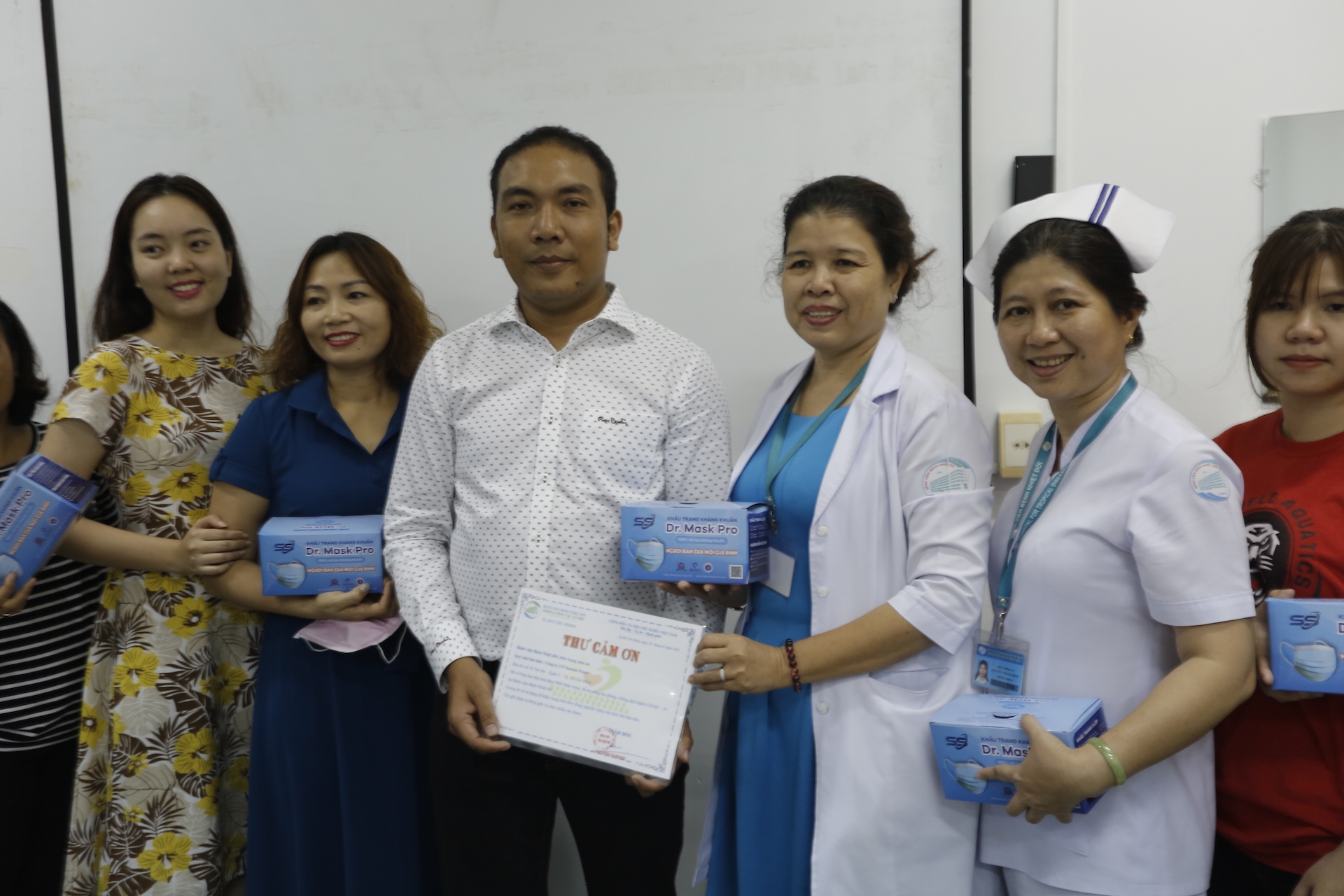 trao tang 250000 khau trang khang khuan cho cac benh vien tai tp ho chi minh va cac tinh lan can