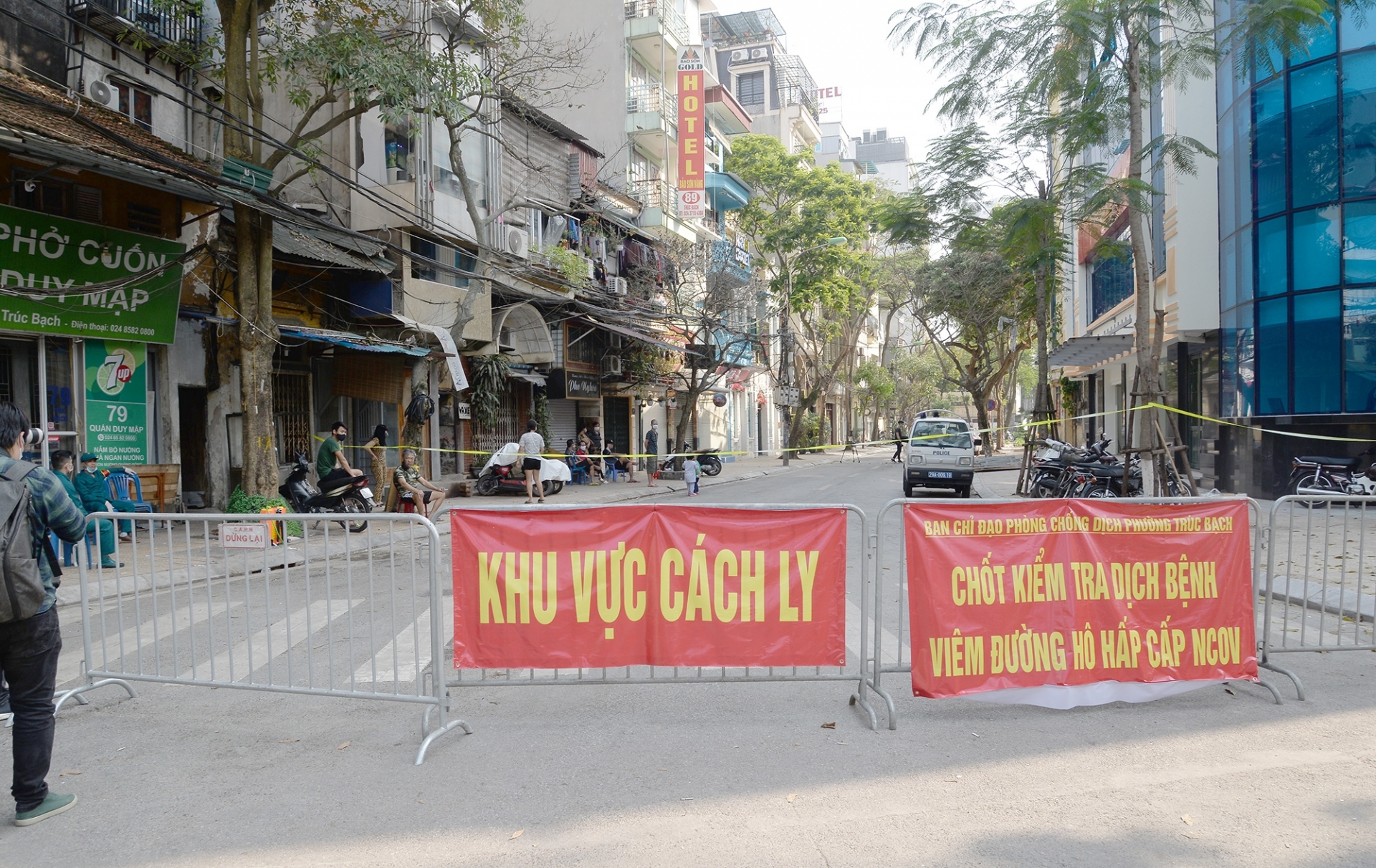 chum anh cuoc song cua nguoi dan pho truc bach khi bi cach ly tai nha