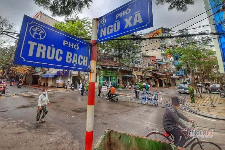 chum anh cuoc song cua nguoi dan pho truc bach khi bi cach ly tai nha