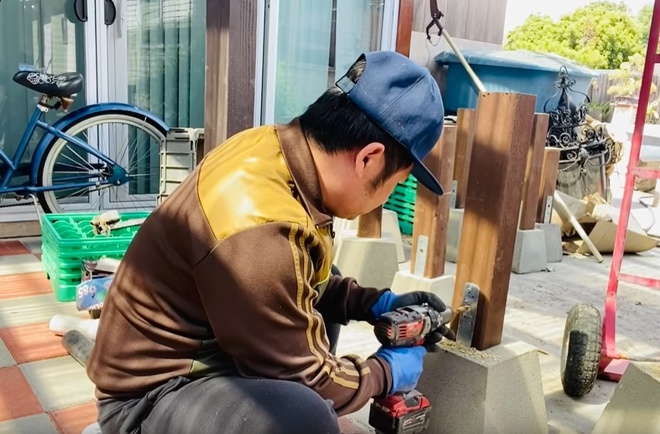sao viet o nuoc ngoai tron dich bang kieu lam tho moc ngoc quyen co thu trong nha
