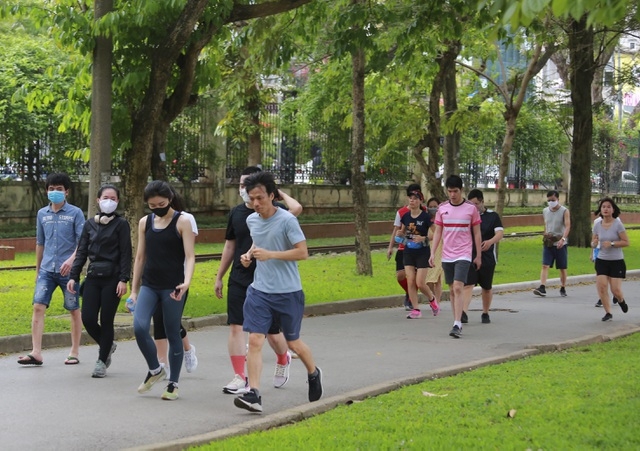 ha noi nguoi dan van theo thoi quen tu tap tap the duc trong cong vien