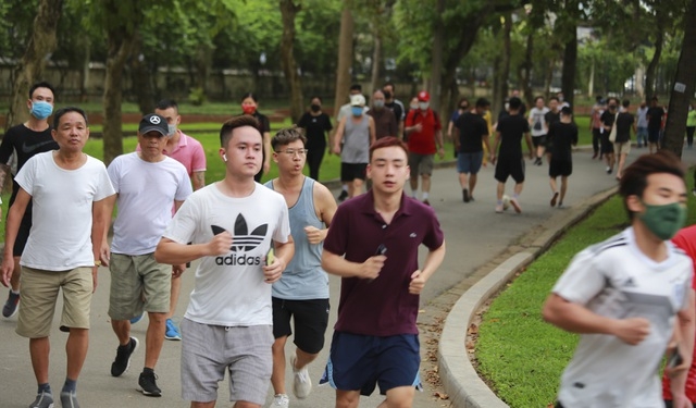 ha noi nguoi dan van theo thoi quen tu tap tap the duc trong cong vien