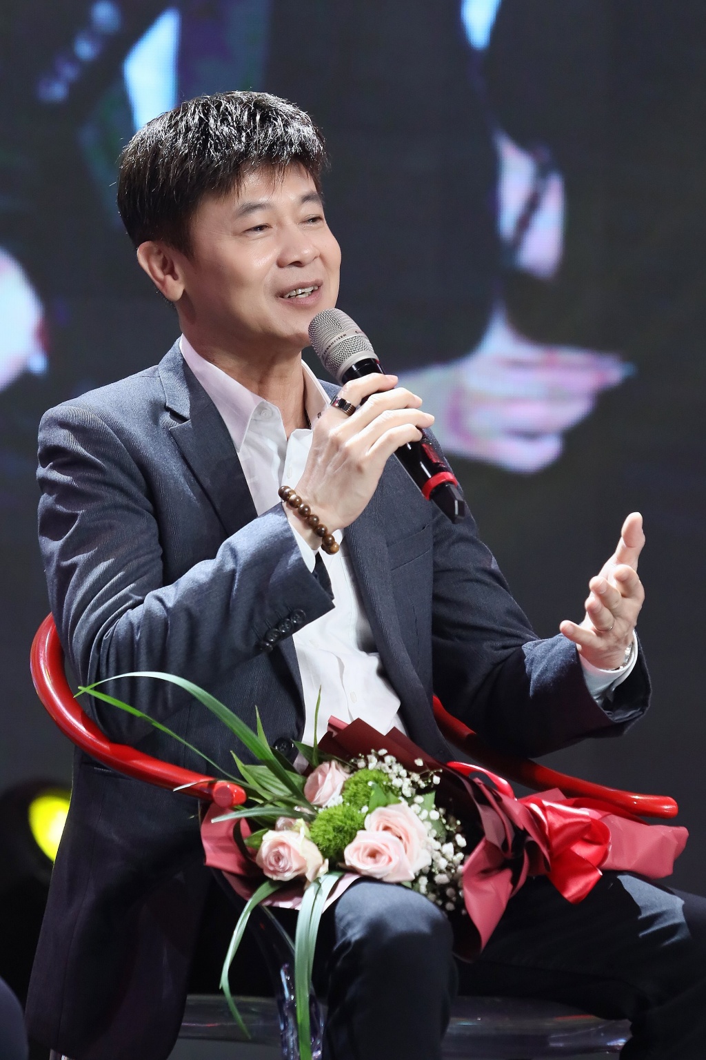 nhac si han chau nhieu ca si tre bay gio hat hay hat gioi nhu may nhung that bai