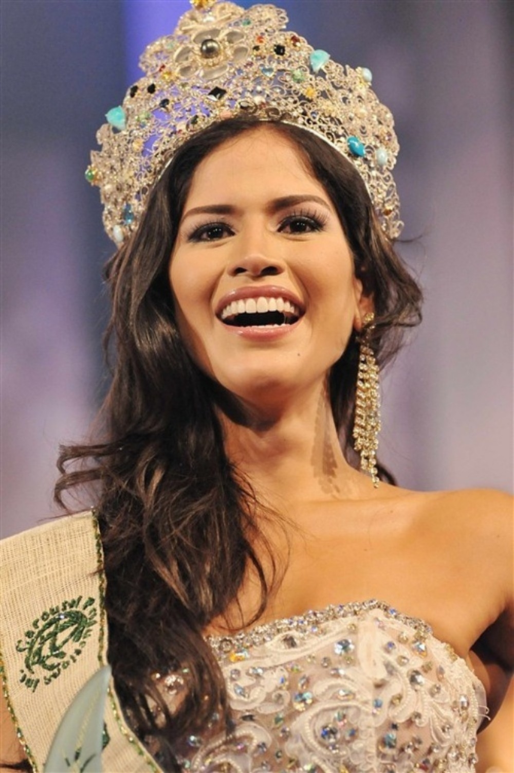 hoa hau trai dat 2011 nhiem covid 19