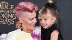 ca si pink ung ho 1 trieu usd sau khi bi duong tinh voi covid 19