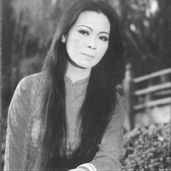 Khánh Ly từng chơi chung với giang hồ và bị gọi là ca sĩ vớ vẩn không được lên hát khanh ly tung choi chung voi giang ho va bi goi la ca si vo van khong duoc len hat