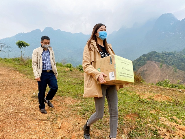 luong thuy linh xuc dong khi thay chien si chong dich an lan ngu rung
