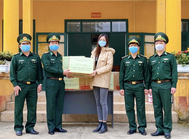 luong thuy linh xuc dong khi thay chien si chong dich an lan ngu rung