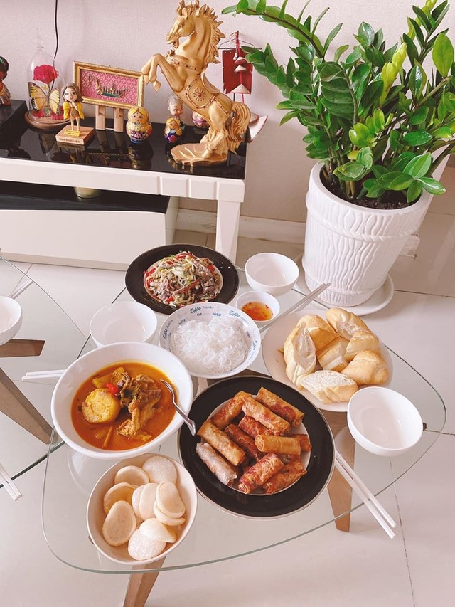 Diễm My 9X: "Cuộc đời chia làm 2 giai đoạn, sống với mẹ và chờ chết để gặp mẹ" diem my 9x cuoc doi chia lam 2 giai doan song voi me va cho chet de gap me