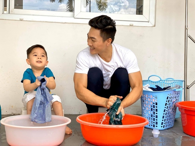 Bí quyết chăm con của sao Việt trong mùa dịch Covid-19 bi quyet cham con cua sao viet trong mua dich covid 19