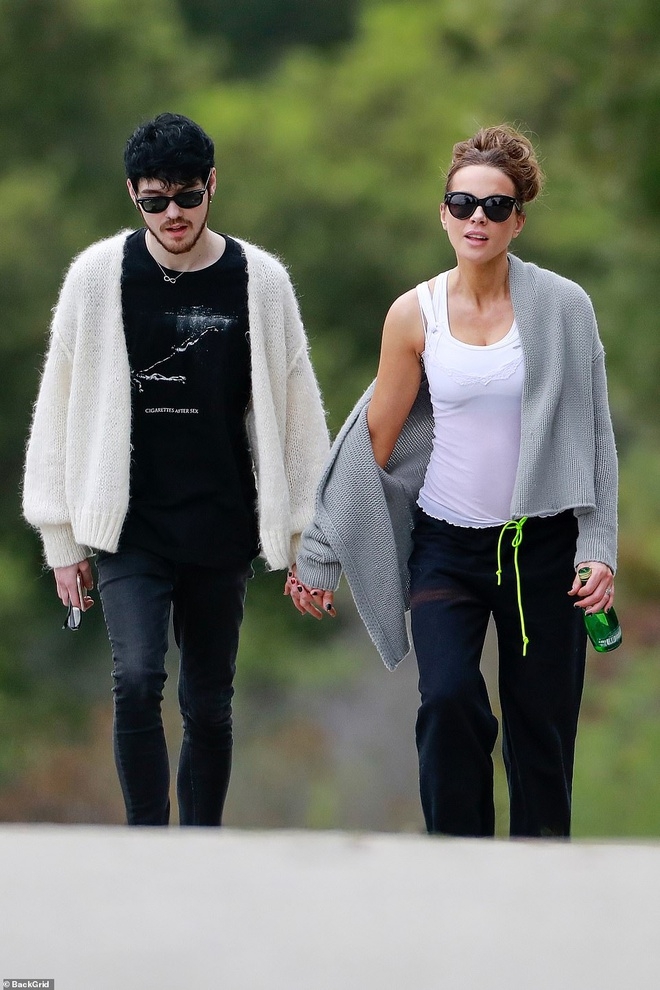 Nhiều sao nữ lộ bằng chứng hẹn hò với "phi công trẻ" nhieu sao nu lo bang chung hen ho voi phi cong tre