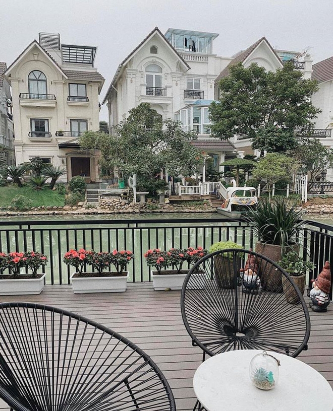 Cuộc sống viên mãn của các hoa hậu, á hậu 9X sau khi "theo chồng về dinh" cuoc song vien man cua cac hoa hau a hau 9x sau khi theo chong ve dinh