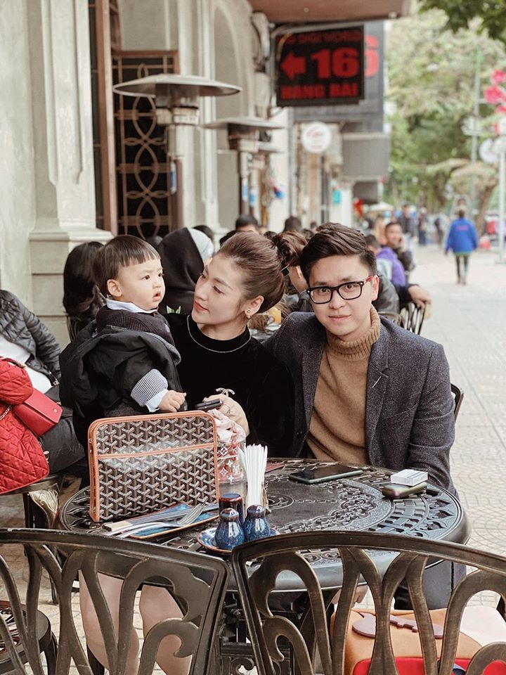 Cuộc sống viên mãn của các hoa hậu, á hậu 9X sau khi "theo chồng về dinh" cuoc song vien man cua cac hoa hau a hau 9x sau khi theo chong ve dinh