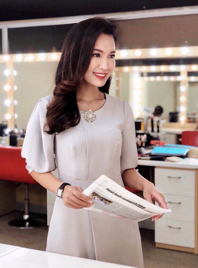 nhan sac nu bien tap vien cua vtv co ca hoa hau nguoi dep bien