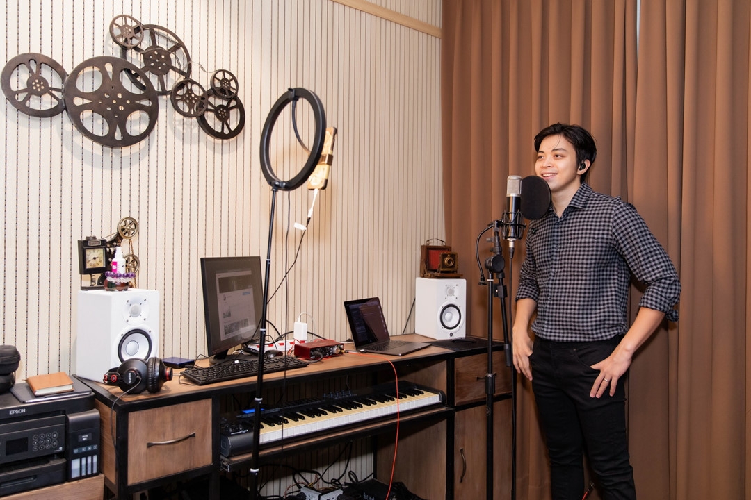 lan nha hat livestream noo phuoc thinh quen cam giac tren san khau vi dich covid 19