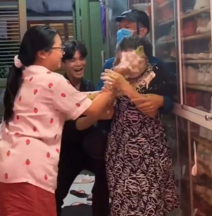 truoc phuong my chi nhieu sao viet bi chi trich vi hanh dong vo le voi me