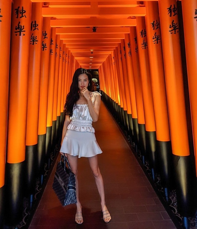 minh tu va hang loat sao viet bi ket lai o noi dang la tam dich covid 19