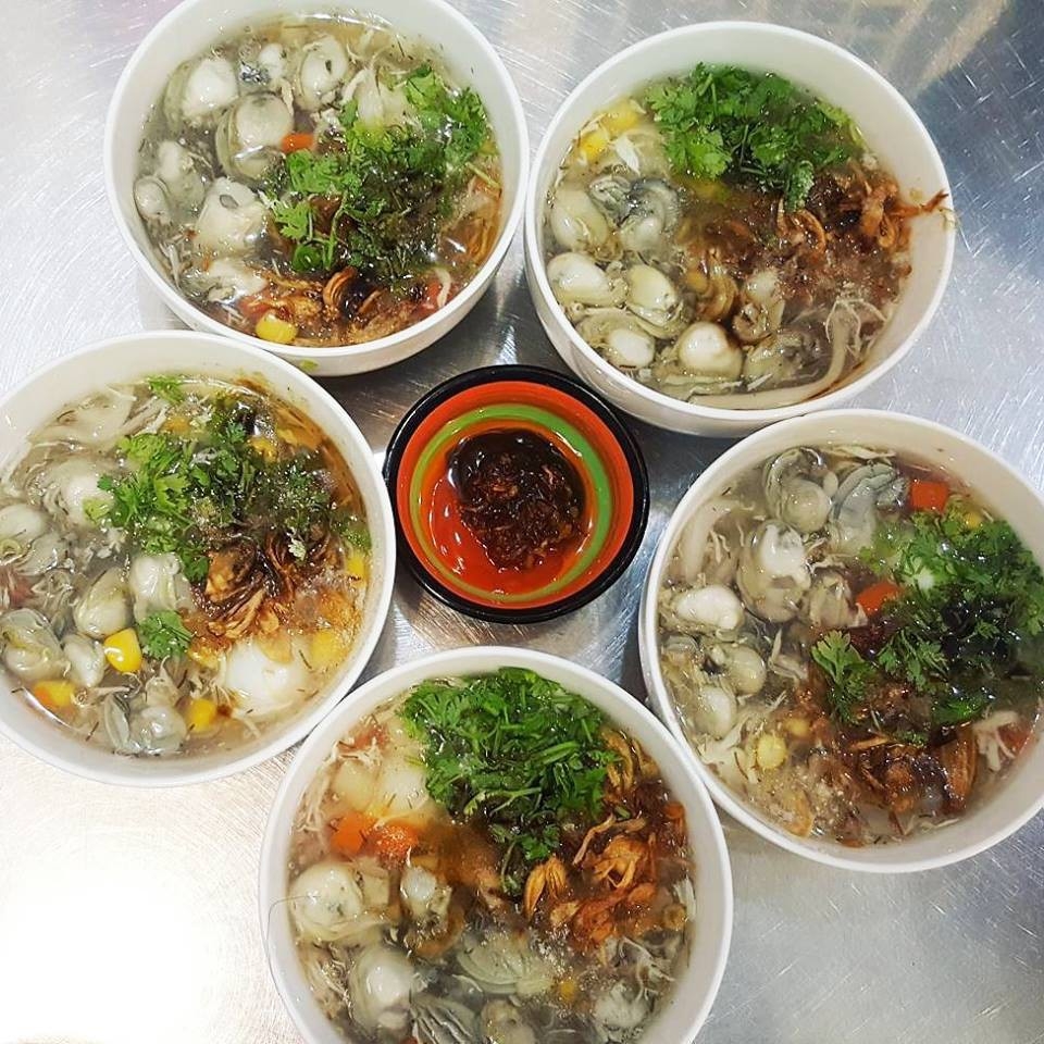 banh mi va cac mon an khong the bo qua khi den tphcm