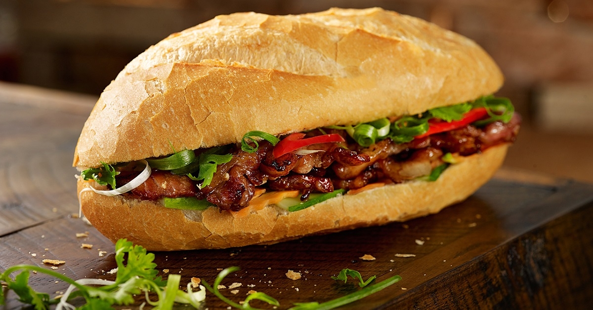 banh mi va cac mon an khong the bo qua khi den tphcm
