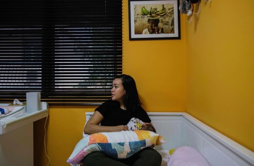 me nhiem covid 19 be gai 4 thang tuoi duoc nhieu noi gui sua de song sot