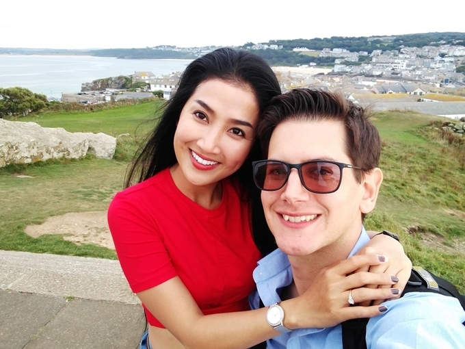 chuyen tinh 9 nam cua dien vien quynh lam va nguoi yeu ngoai quoc