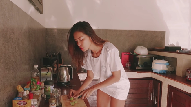 tin tuc giai tri sao viet hom nay 75 tieu vy duoc khen ngoi khi xuat hien trong mv moi cua erik