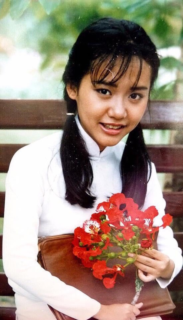Loạt ảnh chưa từng công bố của diễn viên Hồng Ánh ở tuổi 20 loat anh chua tung cong bo cua dien vien hong anh o tuoi 20