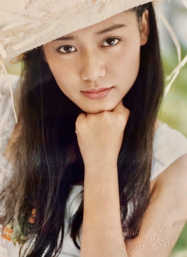 Loạt ảnh chưa từng công bố của diễn viên Hồng Ánh ở tuổi 20 loat anh chua tung cong bo cua dien vien hong anh o tuoi 20