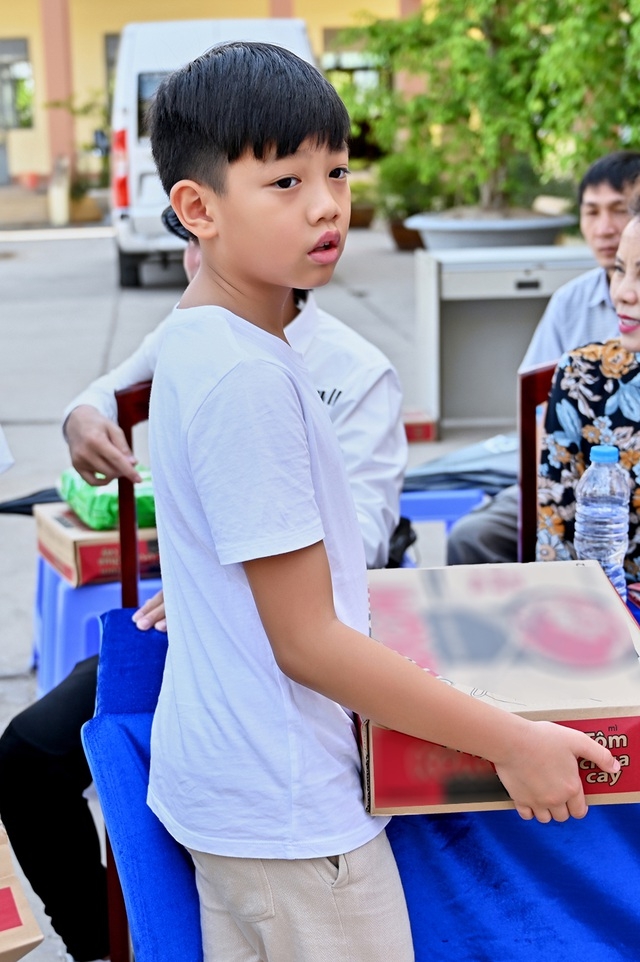 ho ngoc ha cung subeo mang nuoc sach cho mien tay sau gian cach xa hoi