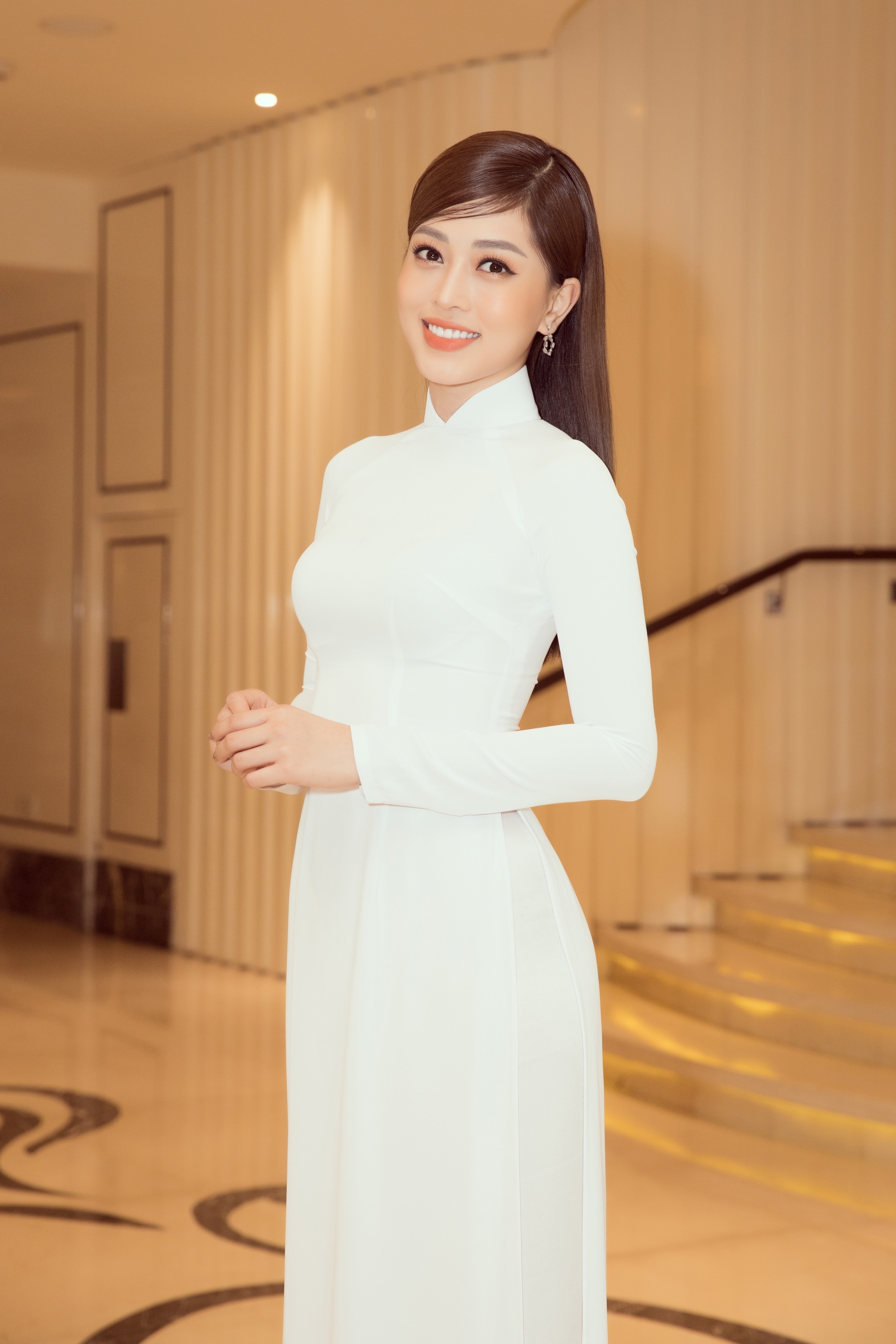 Ý nghĩa đằng sau việc dàn người đẹp diện áo dài trắng tại họp báo Hoa hậu Việt Nam 2020 y nghia dang sau viec dan nguoi dep dien ao dai trang tai hop bao hoa hau viet nam 2020