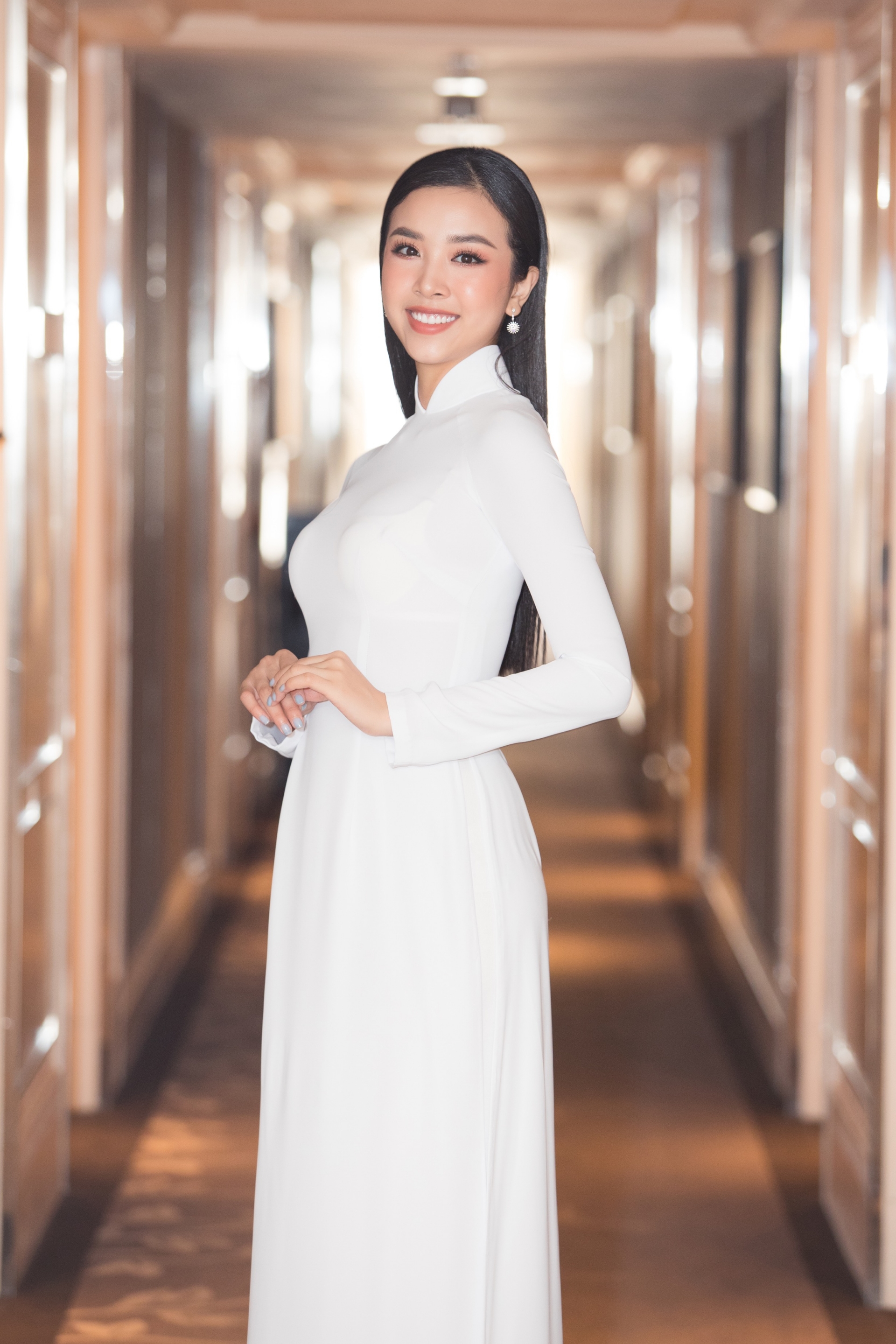 Ý nghĩa đằng sau việc dàn người đẹp diện áo dài trắng tại họp báo Hoa hậu Việt Nam 2020 y nghia dang sau viec dan nguoi dep dien ao dai trang tai hop bao hoa hau viet nam 2020