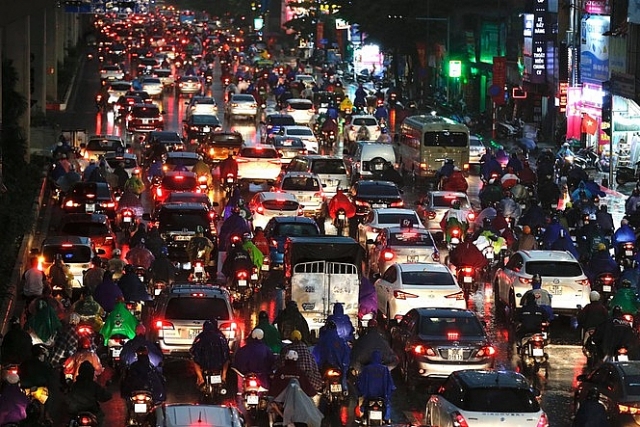 Trời Hà Nội bất ngờ nổi dông, mưa lớn đúng giờ tan tầm troi ha noi bat ngo noi dong mua lon dung gio tan tam