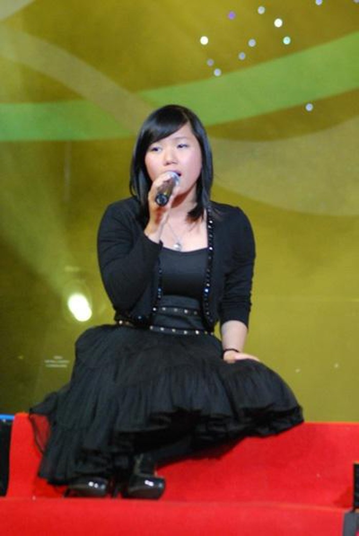 tin tuc giai tri sao viet hom nay 165 hinh anh moi cua thuy chi gay tranh cai