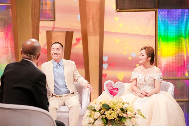vo chong son bi chi trich vi cap bo gia con nuoi ke chuyen giuong chieu phan cam