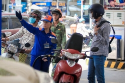 tu 15h chieu 285 gia xang chinh thuc tang manh