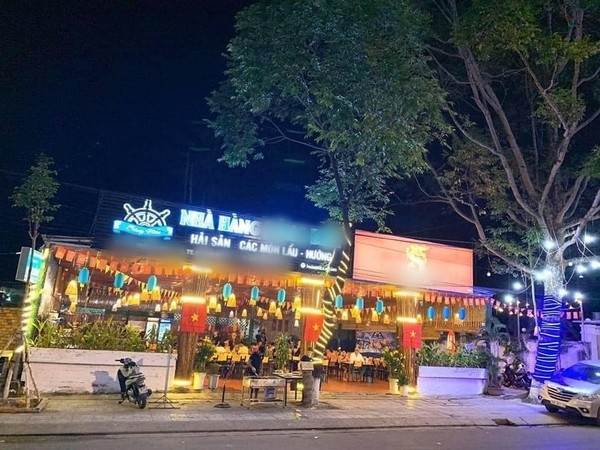 nha hang cua mc nguyen khang tai phu quoc chay rui trong dem