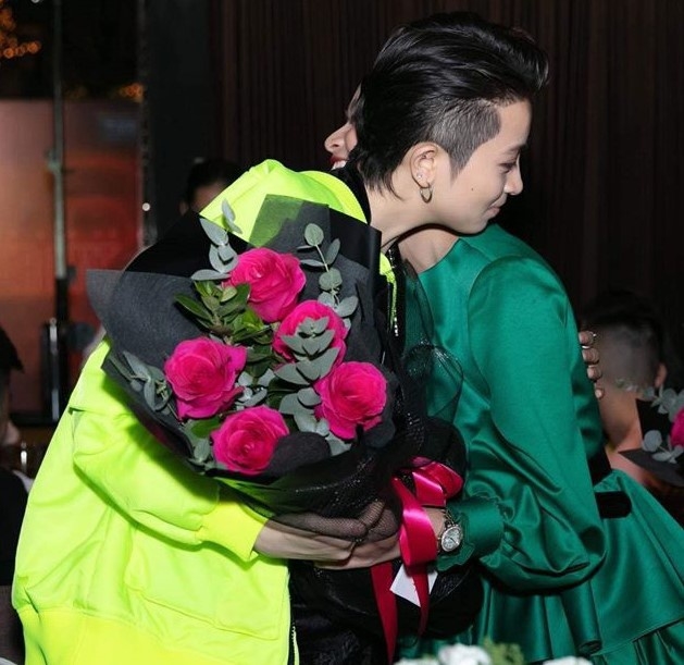 loat anh tinh cam cua hoang thuy linh va gil le du chua cong khai