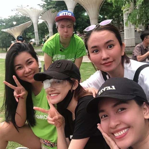 3047 nha phuong gay chu y khi xuat hien voi mot ben mat bi bang kin 1