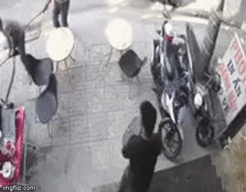 Video: Kinh hãi cảnh nhóm 