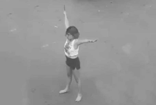3306 vu co gai cam dao phan luong giao thong giua giao lo he lo danh tinh