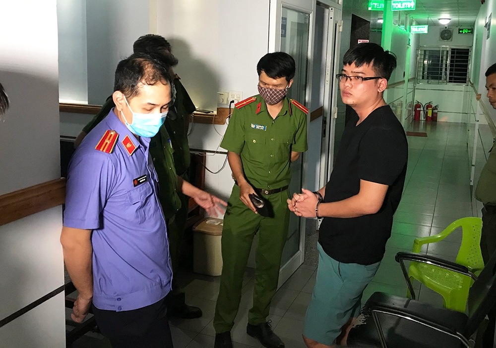 Vụ bắt quả tang 3 đôi nam nữ mua bán dâm ở khách sạn: Chân dung "tú ông" 23 tuổi