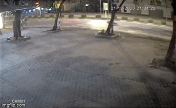 Camera giao thông: Ô tô phóng tốc độ kinh hoàng, đâm 