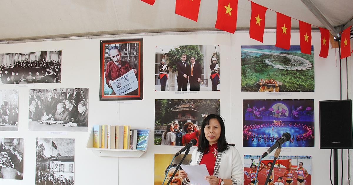 Khai trương Gian trưng bày của Báo Nhân Dân tại Hội báo L&apos;Humanité 2022