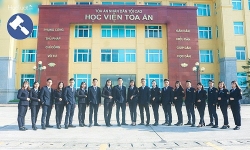 Học viện Toà án không nhận nữ sinh có cân nặng hơn 60 kg