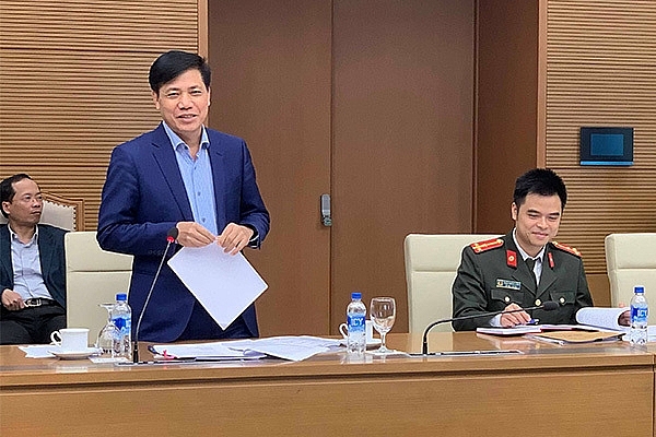 bo truong mai tien dung mat bang lai xe thi lai rat buon cuoi khong dang de on ao