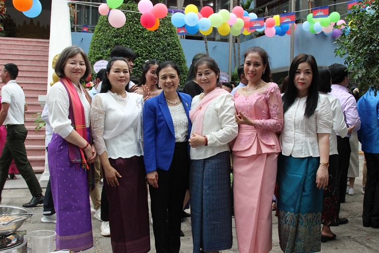 Đầm ấm Tết Chôl Chnăm Thmây tại Việt Nam Tết Chôl Chnăm Thmây đầm ấm, sum vầy tại Đại sứ quán Vương quốc Campuchia tại Việt Nam