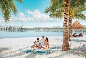 Dân Thủ đô “bỏ phố ra biển” tận hưởng cuộc sống