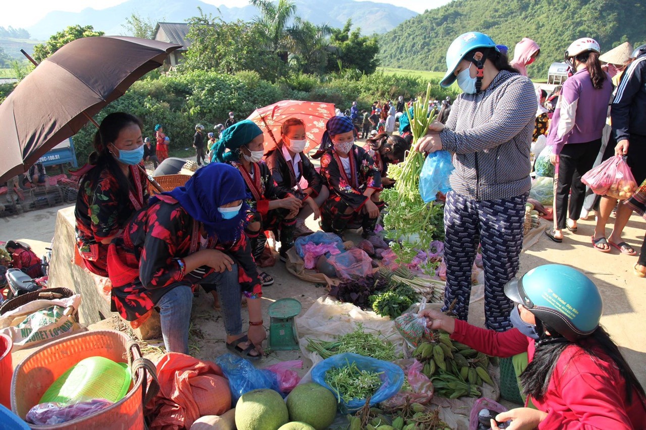 Chợ phiên là nét đẹp văn hóa độc đáo mang đặc trưng của đồng bào các dân tộc thiểu số. 